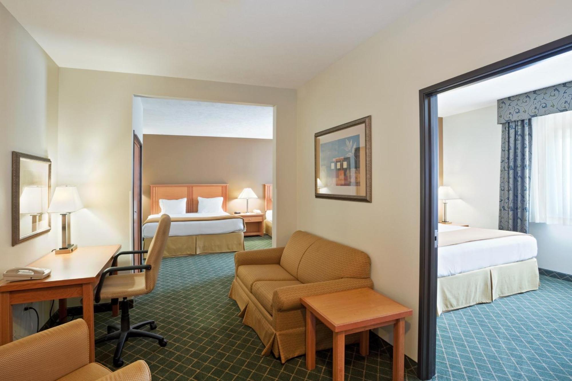 Holiday Inn Express Hotel & Suites Lincoln South By Ihg Buitenkant foto
